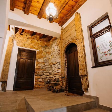 Molnos Kuria Pension Corund  Exterior photo