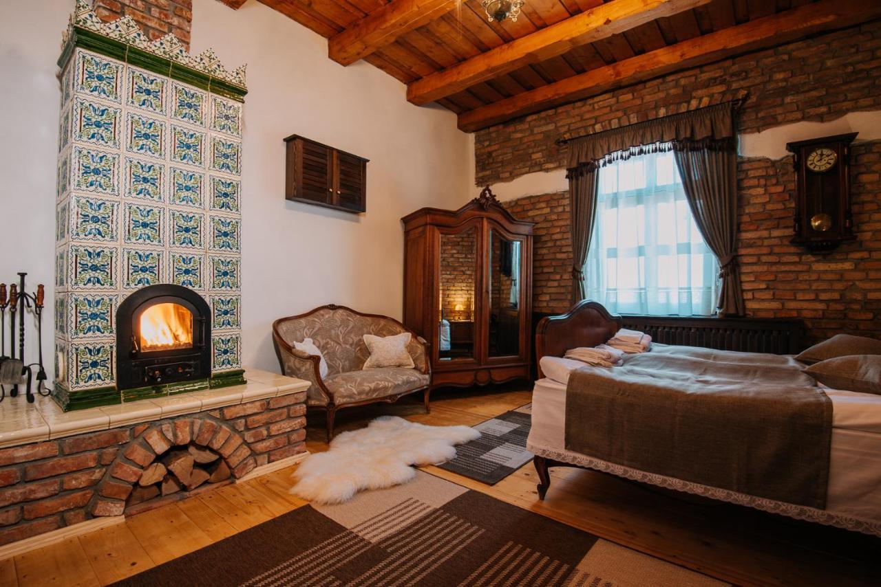 Molnos Kuria Pension Corund  Exterior photo