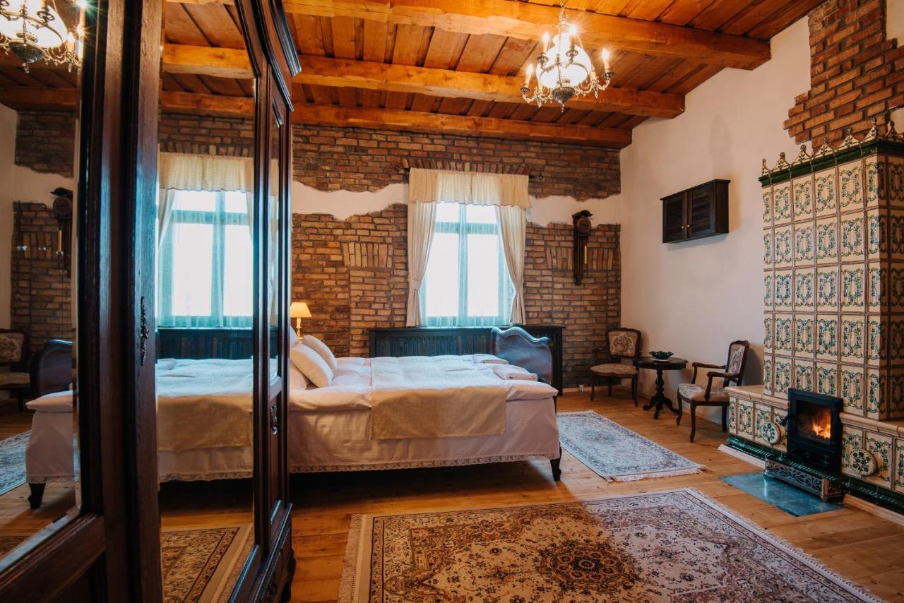 Molnos Kuria Pension Corund  Exterior photo