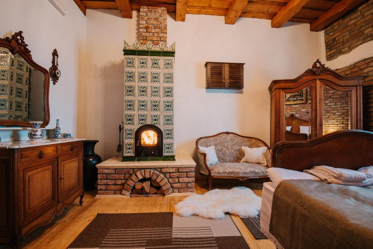 Molnos Kuria Pension Corund  Exterior photo