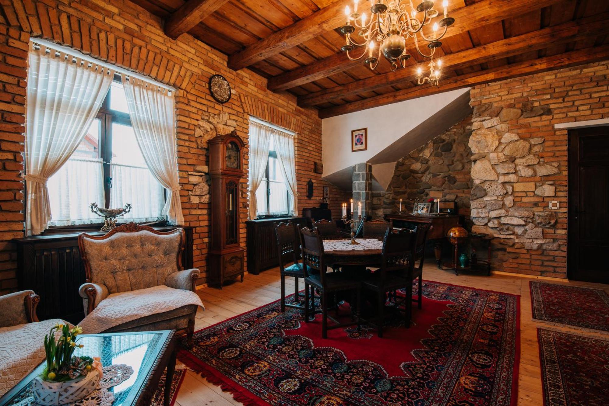 Molnos Kuria Pension Corund  Exterior photo