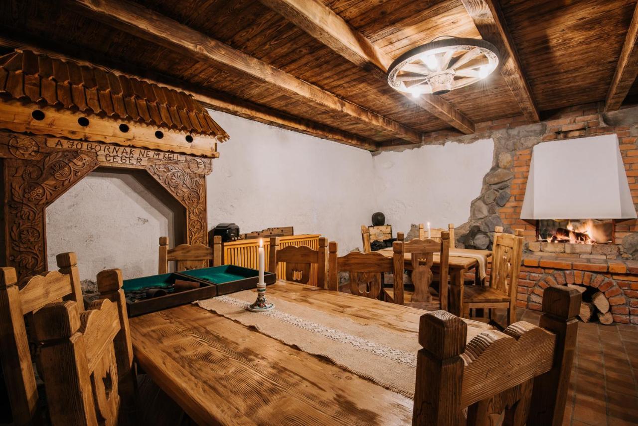 Molnos Kuria Pension Corund  Exterior photo